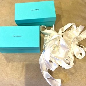 2 Tiffany boxes with satin ribbon